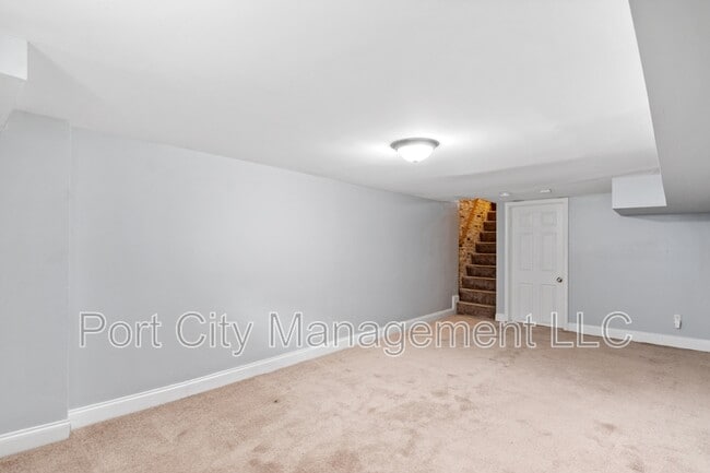 Building Photo - 3210 E Fairmount Ave