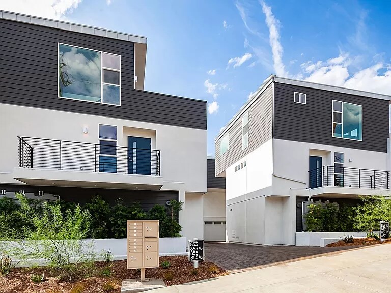 Building Photo - 857 Hyperion Ave