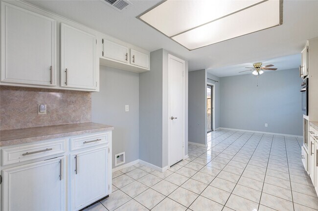 Building Photo - 10215 Kirkwren Dr