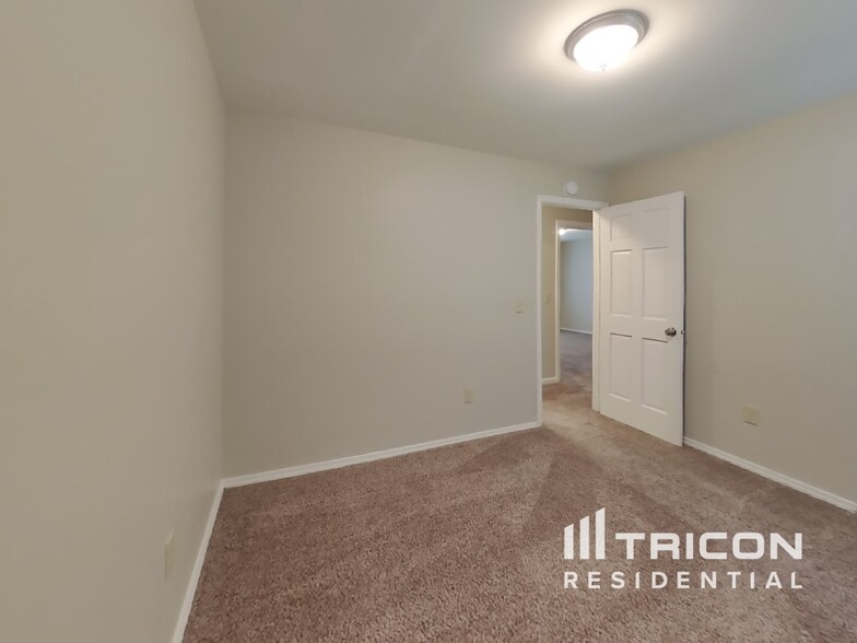Building Photo - 2773 Fox Pointe Dr