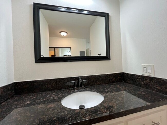 Building Photo - Citrus Cove Apartments 1 br