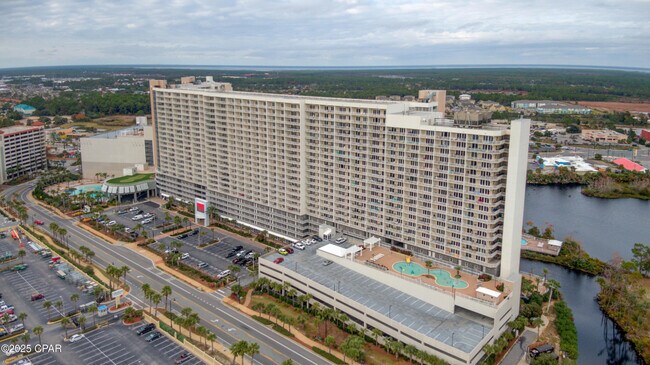 Building Photo - 9902 S Thomas Dr