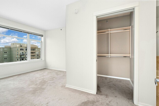 Building Photo - 2bd/1.75ba Seattle Condo