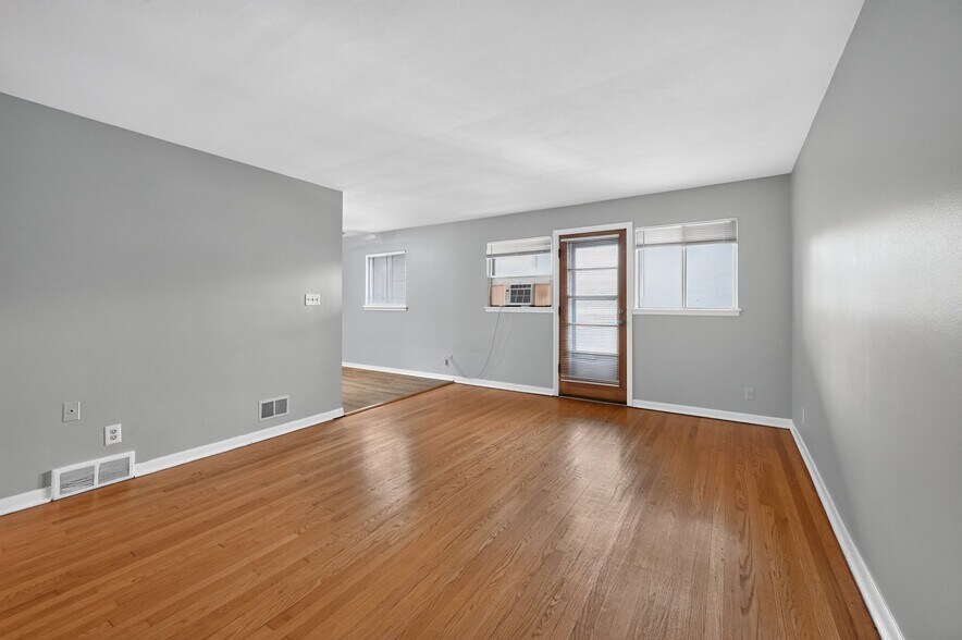Building Photo - 1141 Waukegan Rd