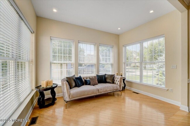 Building Photo - 11 Rockspray Ct