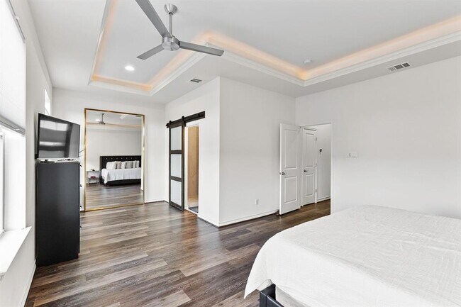 Building Photo - 221 Adams St