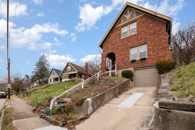 Building Photo - 710 Highland Ave