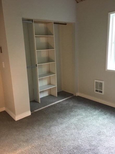 Building Photo - 4620 Lower Dr