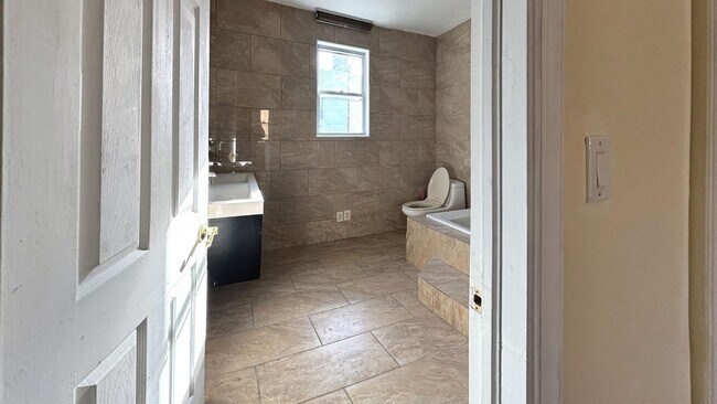 Building Photo - Philadelphia Rental with Modern Finishes and Stone Accent Wall.