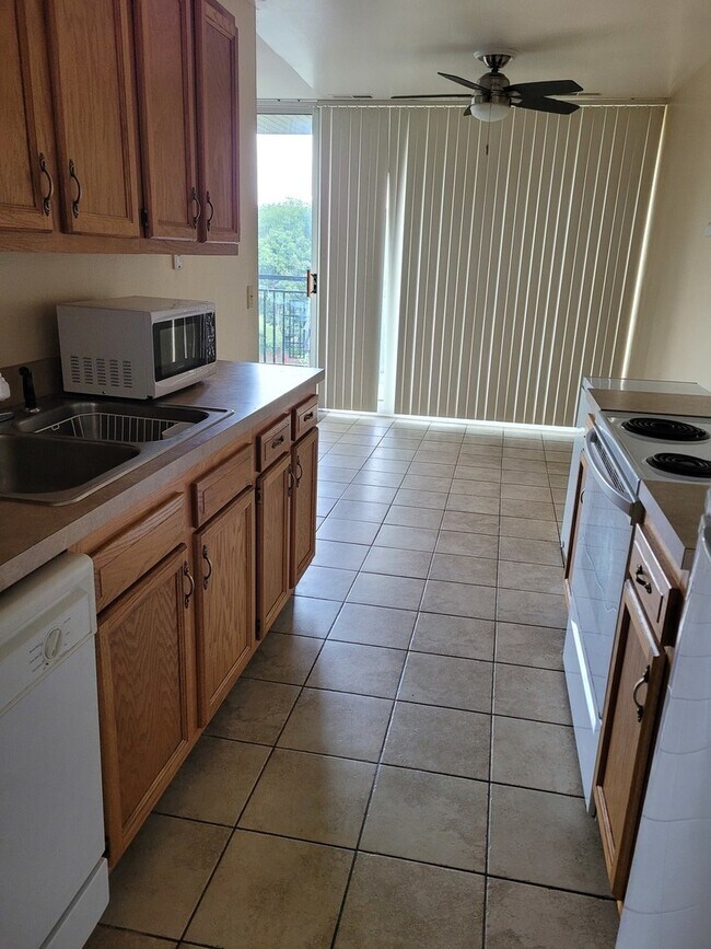 Building Photo - 6010 Oakwood Dr