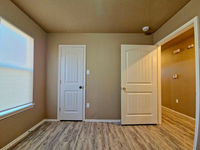 Building Photo - Cozy 3/2/1 in Northeast Lubbock