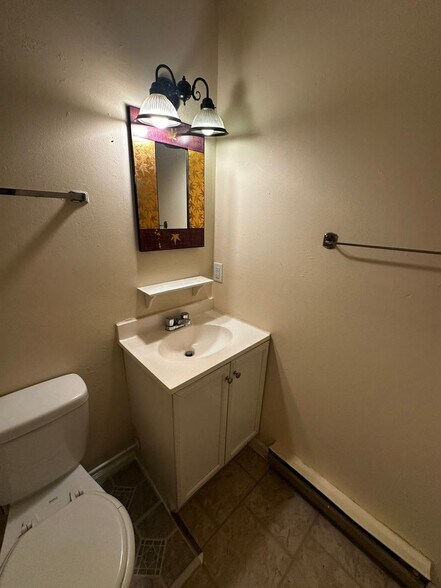 Building Photo - 207 S Union St