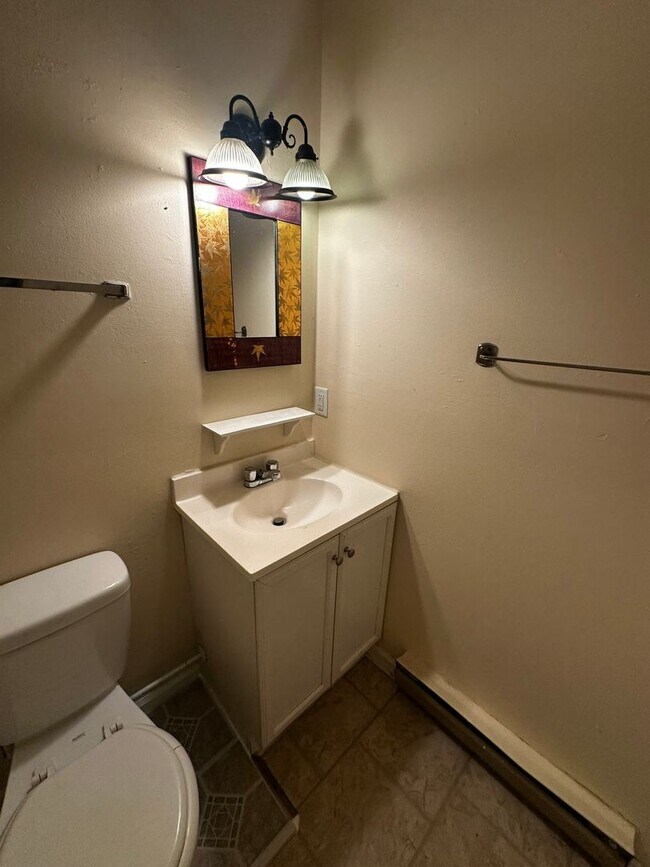 Building Photo - 207 S Union St