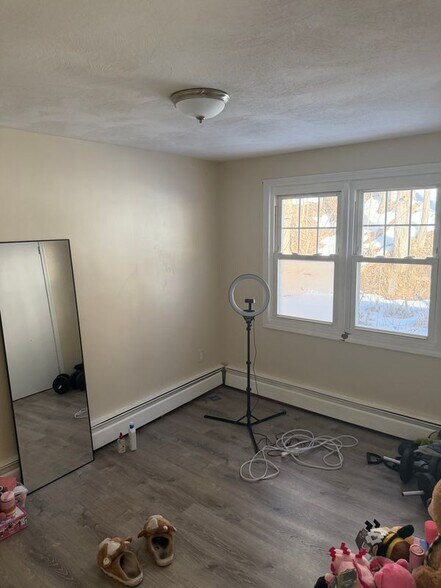 Building Photo - 14 Monson St