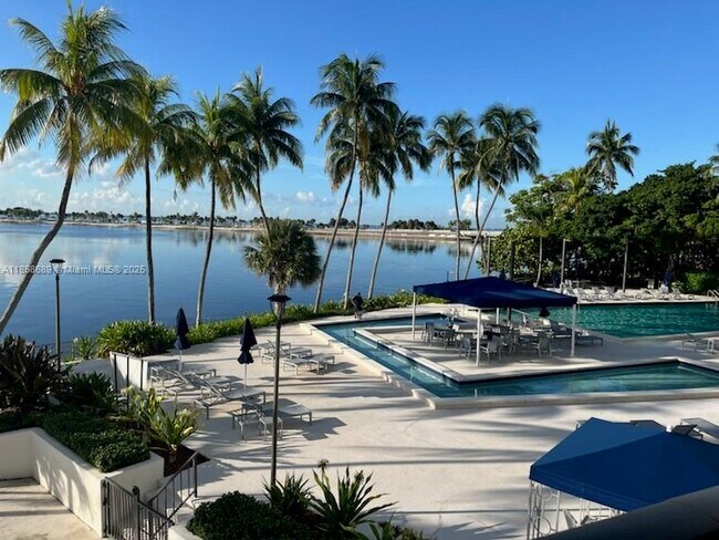 Building Photo - 2333 Brickell Ave