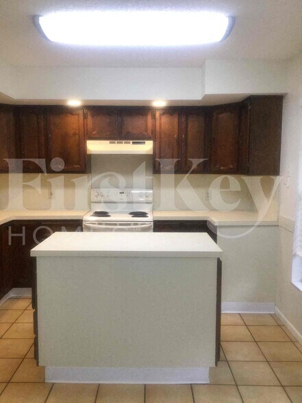 Building Photo - 132 Santander Ct