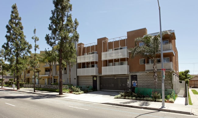 Building Photo - Cleveland Villa