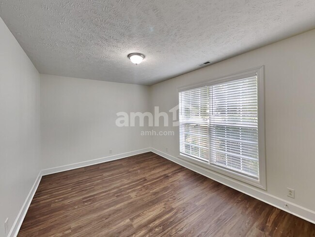 Building Photo - 1725 Kinsale Ave