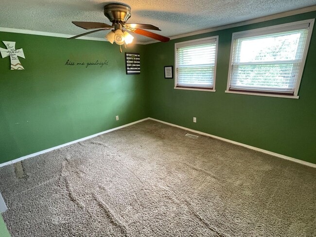 Building Photo - 3 Bedroom 1 Bathroom House Stilwell, OK