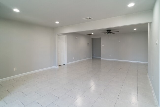 Building Photo - 11623 Rowan Ln