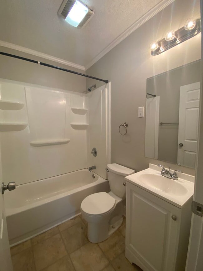 Building Photo - Charming 3 bedroom home in the heart of do...