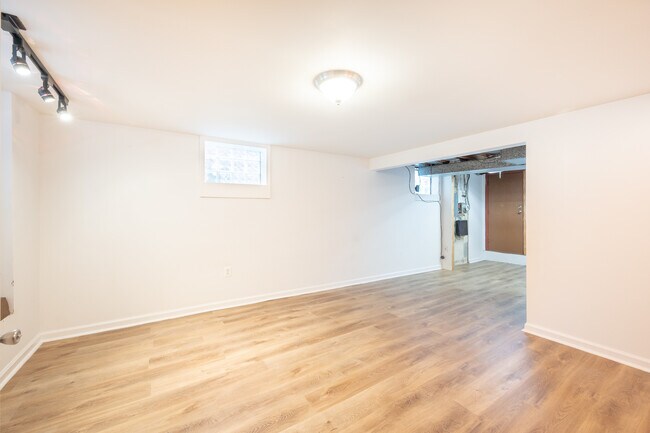 Building Photo - 8518 Water Oak Rd
