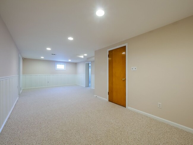 Building Photo - 2702 Navarre Dr