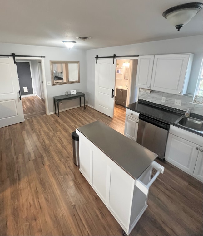 Building Photo - 4813 Bermuda Cir