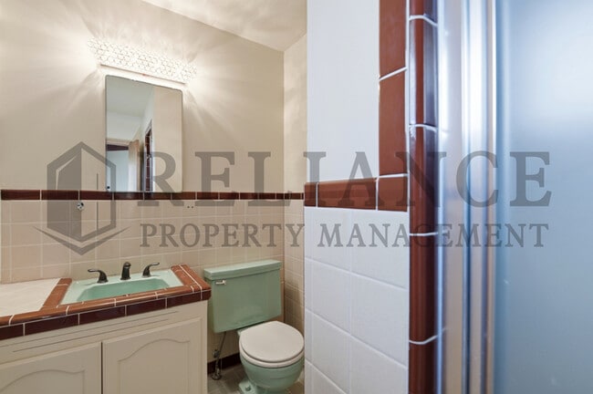 Building Photo - 2541 W Benjamin Dr