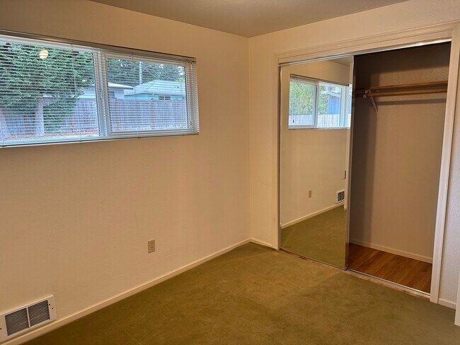 Building Photo - 5707 Sunset Ln