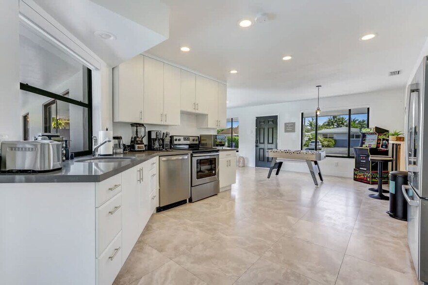 Building Photo - 2325 NE 195th St