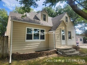 Building Photo - Recently Updated 3 BR 1 Bath Utilities Pai...