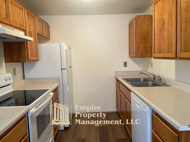 Building Photo - 3819 Dove Ln