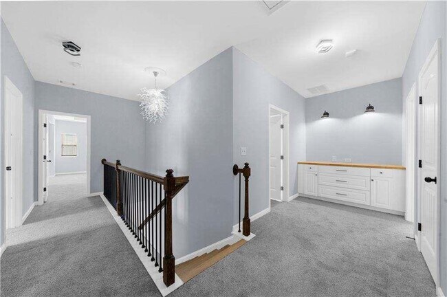Building Photo - 5435 Mirror Lake Dr