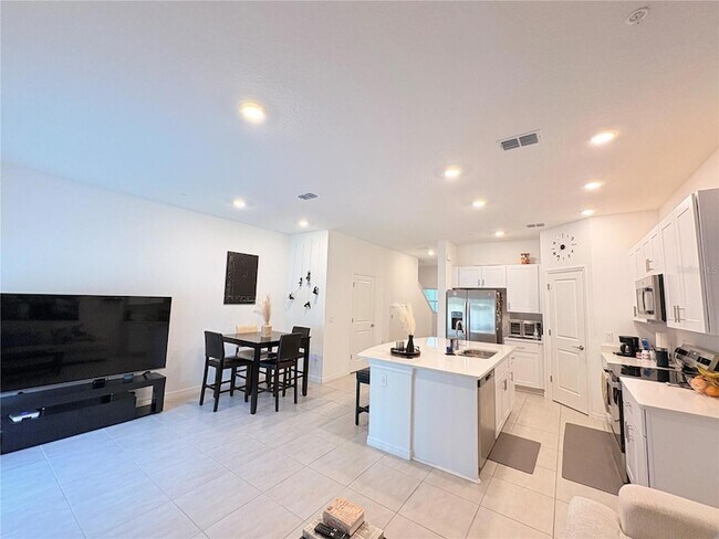 Building Photo - 5020 Revolutionary Wy