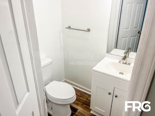 Building Photo - 435 Frank St