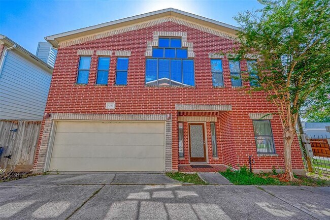Primary Photo - 5723 Larkin St