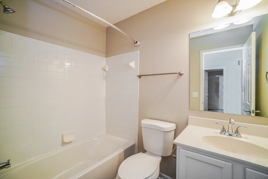 Building Photo - 5932 Ruihley Way