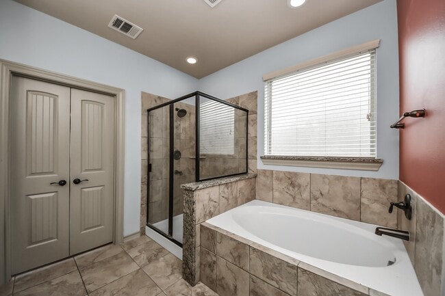 Building Photo - 2406 Aura Ct