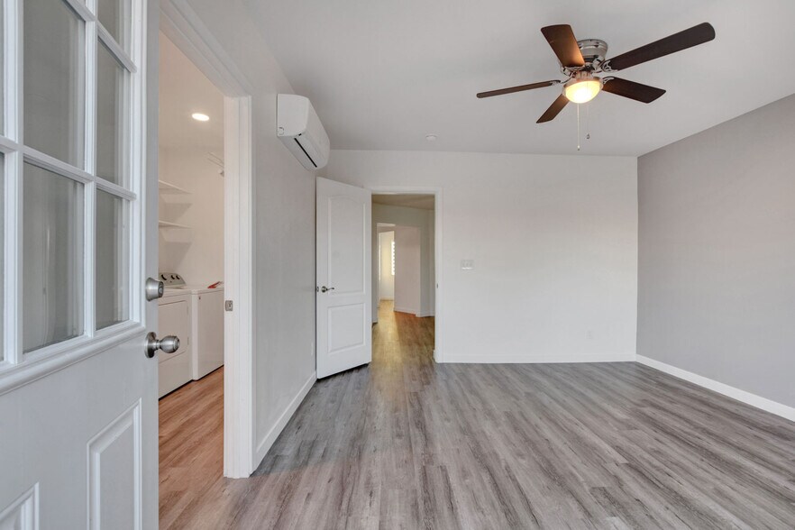 master bedroom, seperate laundry room, modern free flow design - 1774 Willow Trl