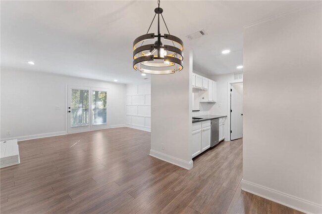 Building Photo - 103 Warm Springs Cir