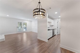 Building Photo - 103 Warm Springs Cir