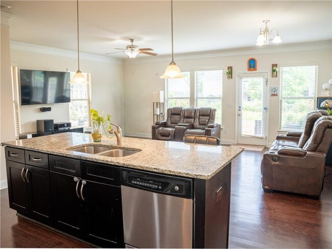 Building Photo - 10643 Naramore Ln