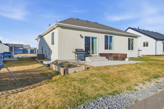 Building Photo - Single Family Rental in The Village at Fox Meadows | Mountain Views, Pool and Community Amenities