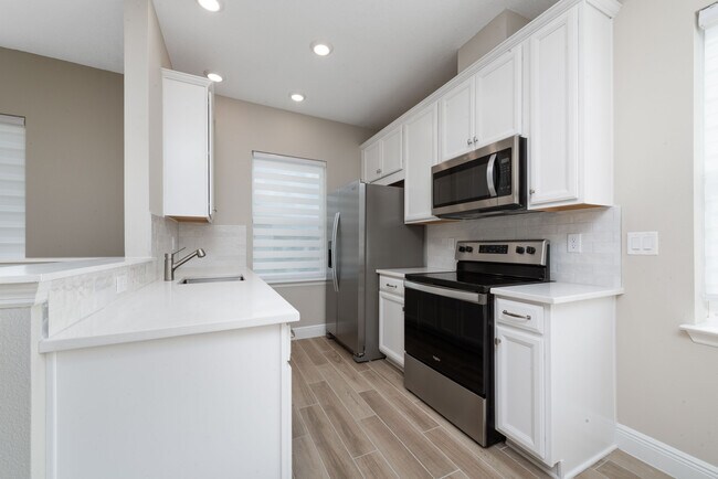 Building Photo - 6541 Rover Wy