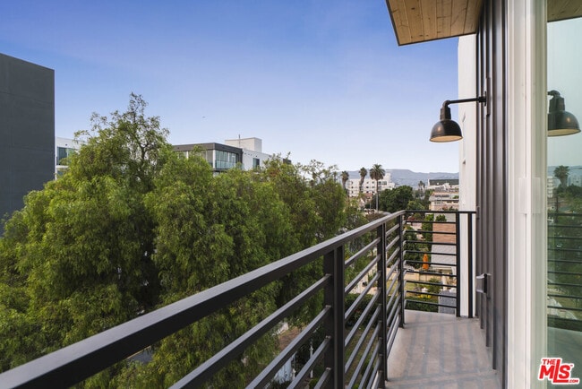 Building Photo - 522 Wilton Pl
