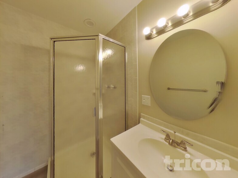 Building Photo - 5127 N Hunters Ct