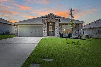 Building Photo - 11812 McCabe Dr