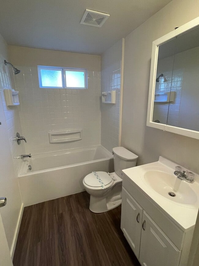 Building Photo - ***PENDING APPLICATION***Lovely 3 Bedroom Home out of Town!