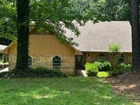Building Photo - 2916 Brookline Dr